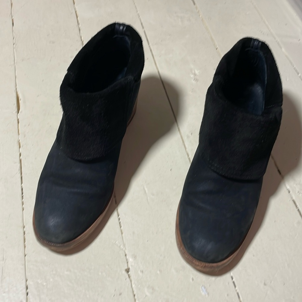Ugg ankle boot, used good condition.